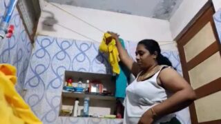 Tamil Bhabhi Changing Clothes