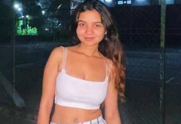 Extremely Beautiful Young Delhi Girl Ritika Fully Nude Giving Blowjob Deep Mouth Fucking Cum on Body Nude