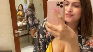 Extremely Beautiful Sexy High Class Indian Babe Fully Nude Giving Sloppy Blowjob Shaved Pussy Closeup Hard Fucking in Hotel