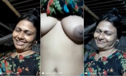 Desi Naughty Bhabi Giving Sexy Smile And Showing Boobs