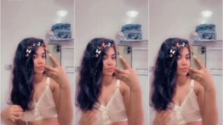 Extremely Beautiful Girl Showing Boobs Pussy for Boyfriend Many Video’s