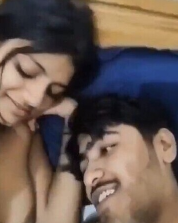 Indian College Girl Enjoying with Boyfriend in OYO Kissing, Boobs Sucking, Giving Blowjob Clear Hindi Talking