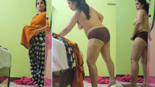 Indian Hot Milf Dress Changing Screctly Captured By Nephew