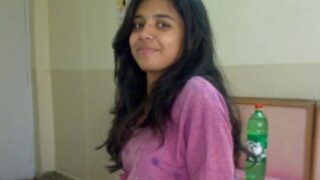 CUTE Pakistani Girl Captured by Boyfriend After Fucking Saying “Mat Karo Farhaan …Mai Tumhe Lofdi Nahi Karne Dungi” Hindi Talking Don’t Miss