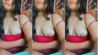 Beautiful Indian Chubby Girl Showing Boobs
