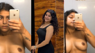 Beautiful Sexy Indian Snapchat Babe Fully Nude Showing & Fingering
