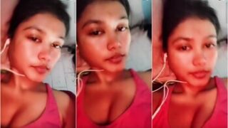 Beautiful Young Snapchat Girl Showing Boobs