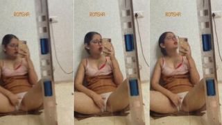 Sexy Horny Babe Fingering her Pussy