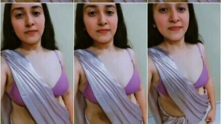 Sexy Figure Indian Babe Showing Teasing