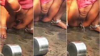 Village Bhabhi Outdoor P!ssing