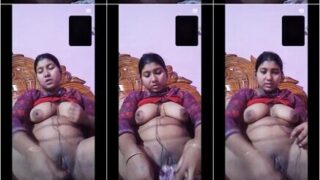 Village Chubby Bhabhi Masturbating On VC