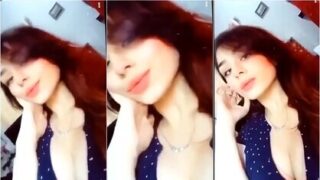 Beautiful Girl Showing Her Big Boobs Meaty Pussy