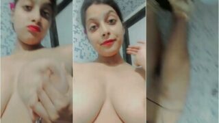 Beautiful Girl Showing Her Big Boobs Pussy