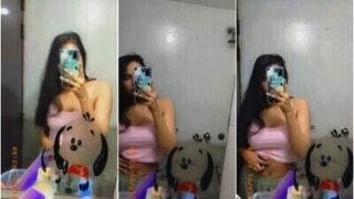 Sexy Figure Babe Showing Fingering Pussy