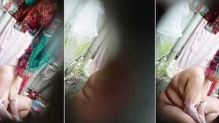 Village Bhabhi Bathing Secretly Recorded By Local Boy