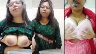 EXTREMELY HORNY SEXY BENGALI BUSTY GIRL PLAYING WITH BIG TITS & SQUEEZING HARD FULL HD VIDEO