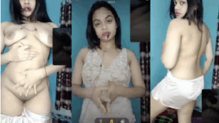 Sexy Bangladeshi Girl Showing Fully Nude Fingering On VC
