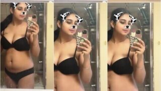 Beautiful Indian Girl Showing Giving Blowjob To Boyfriend