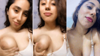 Beautiful Pakistani Wife Showing Nude Pic’s & Video’s