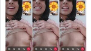 CUTE SLIM GF SHOWING BOOBS & WATCHING BF MASTURBATE ON VIDEOCALL