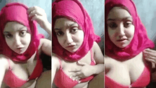 Horny Hijabi Girl Pressing Her Boobs