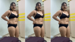 Indian Girl Boobs Captured by her Bestie in Changing Room