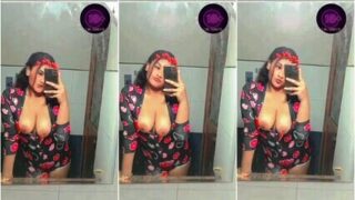 Sexy Figure Girl Showing Her Boobs
