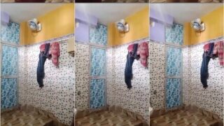 Sexy Girl Bathing Fingering Her Pussy