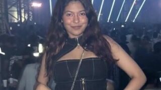 Sexy Indian Girl Sucking Dick