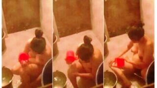 White Chubby Aunty Bathing Secretly Captured