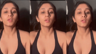 Beautiful Sexy Indian Gym Babe Pressing Boobs in Gym Toilet Sucking Boyfriend Dick Painful Fucking in Hotel Don’t Miss