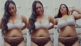 Big Boobs Sexy Girl Showing