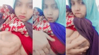Hijabi Girl Showing Her Boobs