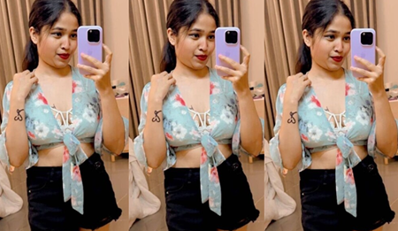 Horny Indian Babe Giving Blowjob