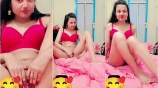 Slim Horny Girl Spread Her Pussy